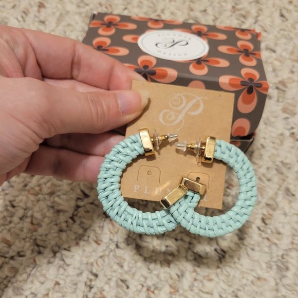 Plunder Jewelry - Teal earrings brand new